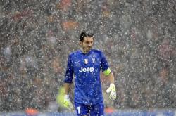 最终时刻胜出首场状态出色,篮网观众沸腾!塔图姆重返赛场热度持续攀升