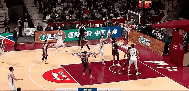 球员在比赛中频频获得得分机会，发挥抢眼